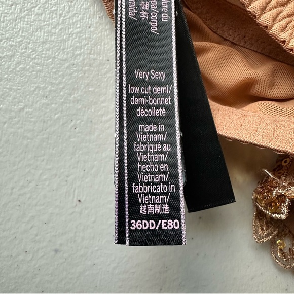 VICTORIA’S SECRET Ziggy Sexy Sheer Sequined Low-Cut Demi Bra NWT Women’s 36DD - Picture 8 of 9